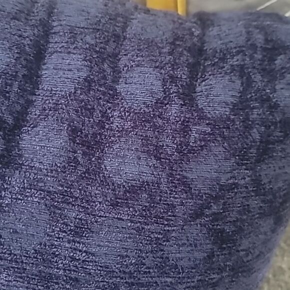 Collection of Matching Throw Pillows (lg, 2 sm) - Picture 2 of 13